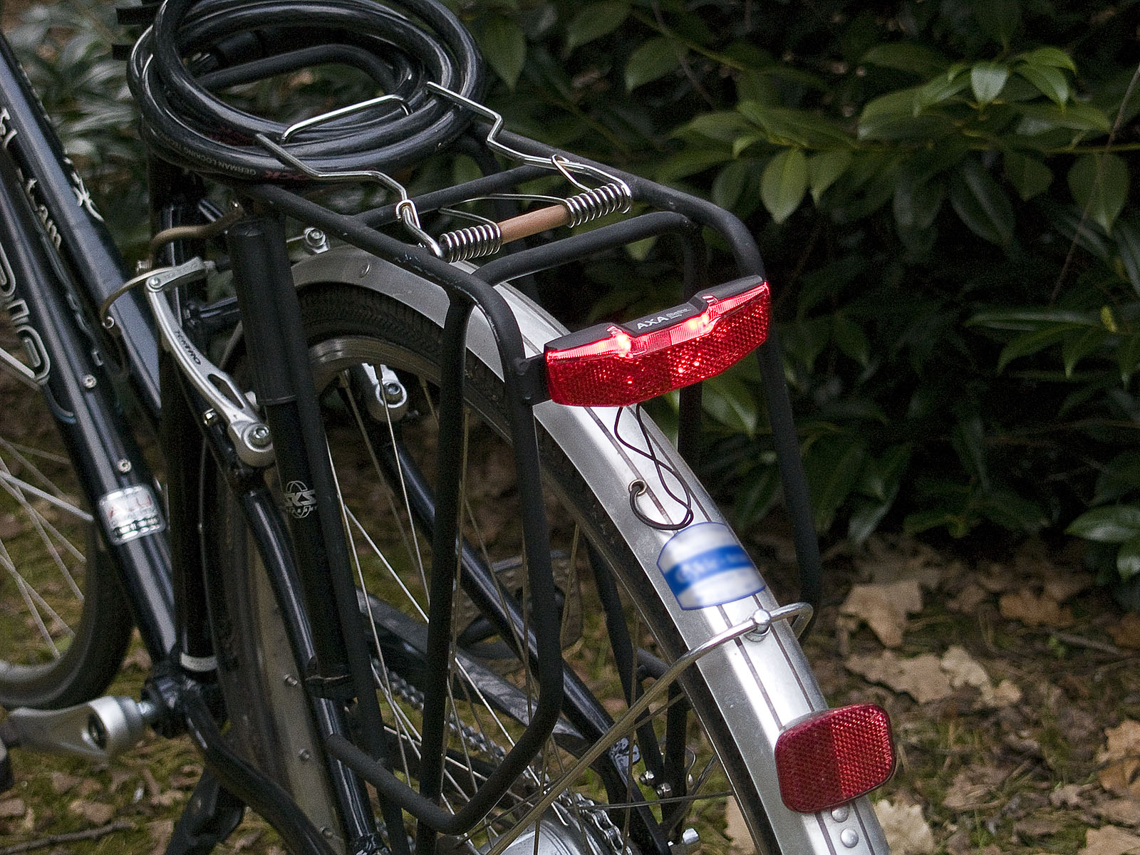 AXA BLUELINE 80mm mit Standlicht LED Rücklicht Fahrrad